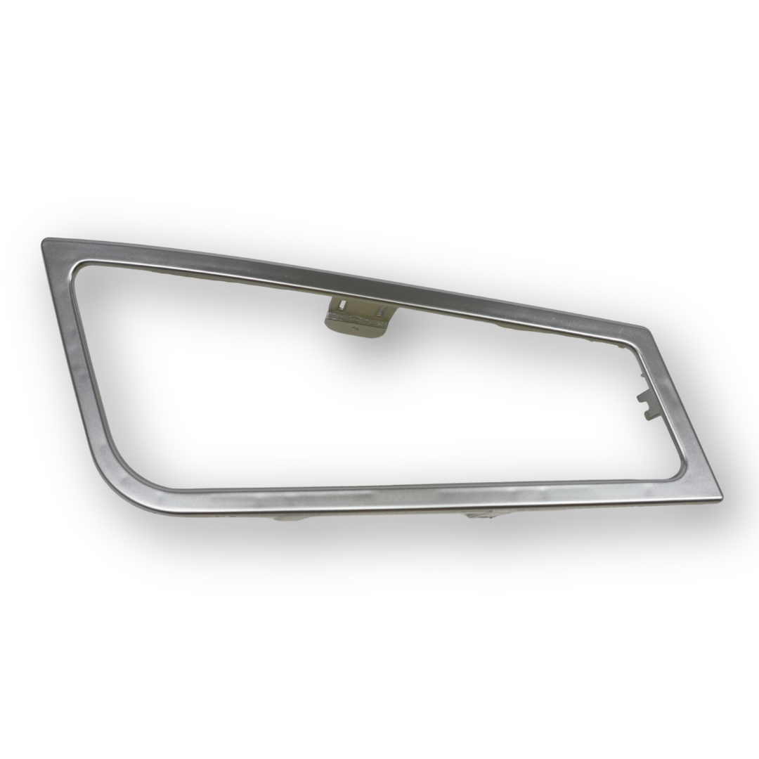 Рамка прот.тум.фары VOLVO FH-16 (2008-2012r- ) \правая\ Рамка прот.тум.фары VOLVO FH-16 (2008-2012r- ) \правая\