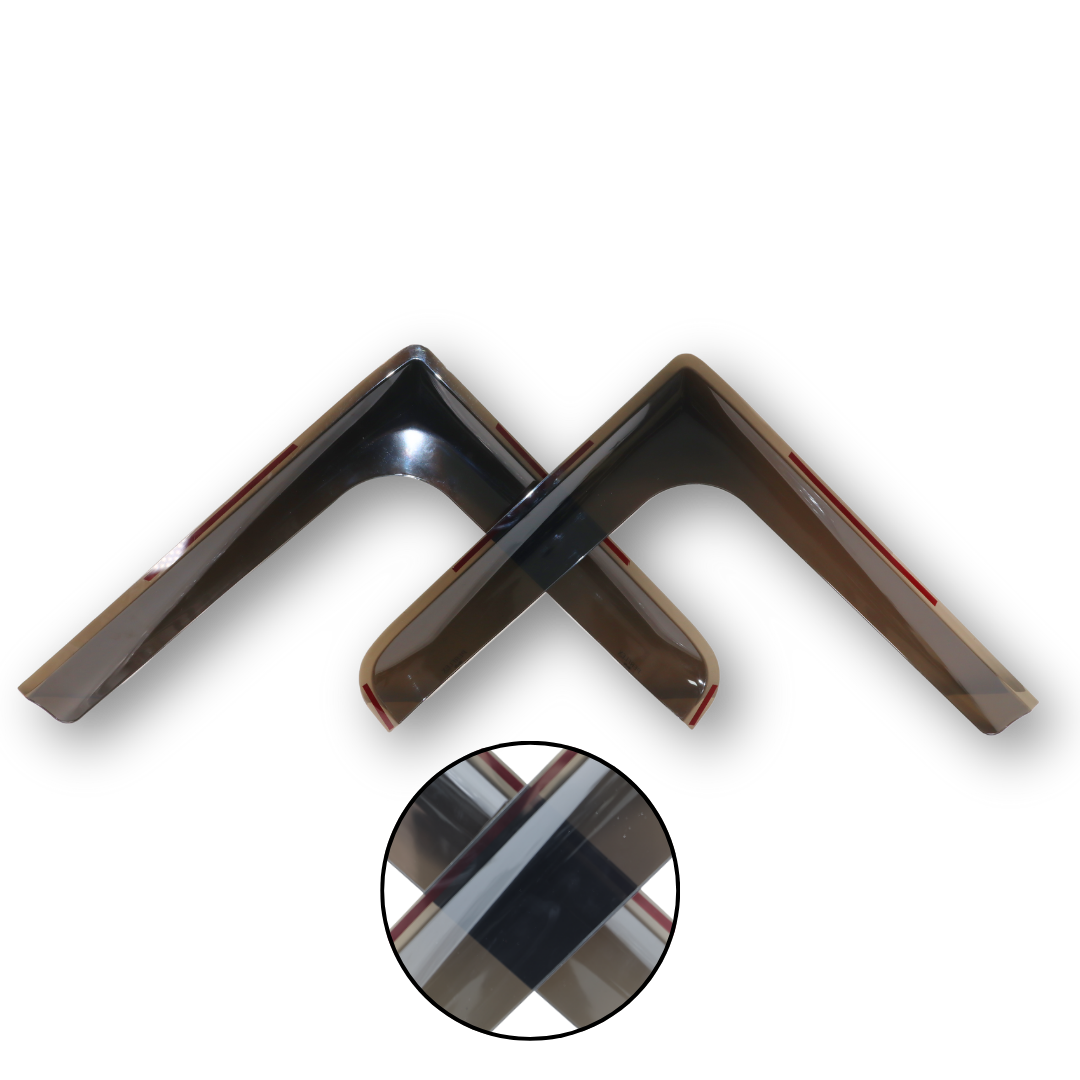 Ветровик DAF XF 95 /XF 105 ; 1998-2014; Черный. Накладной.