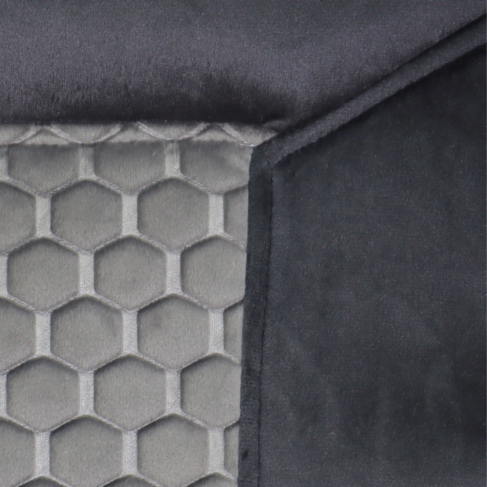 Чехол на сиденья VOLVO FH FM (2014-...) Серая сота - черный велюр Чехол на сиденья VOLVO FH FM (2014-...) Серая сота - черный велюр