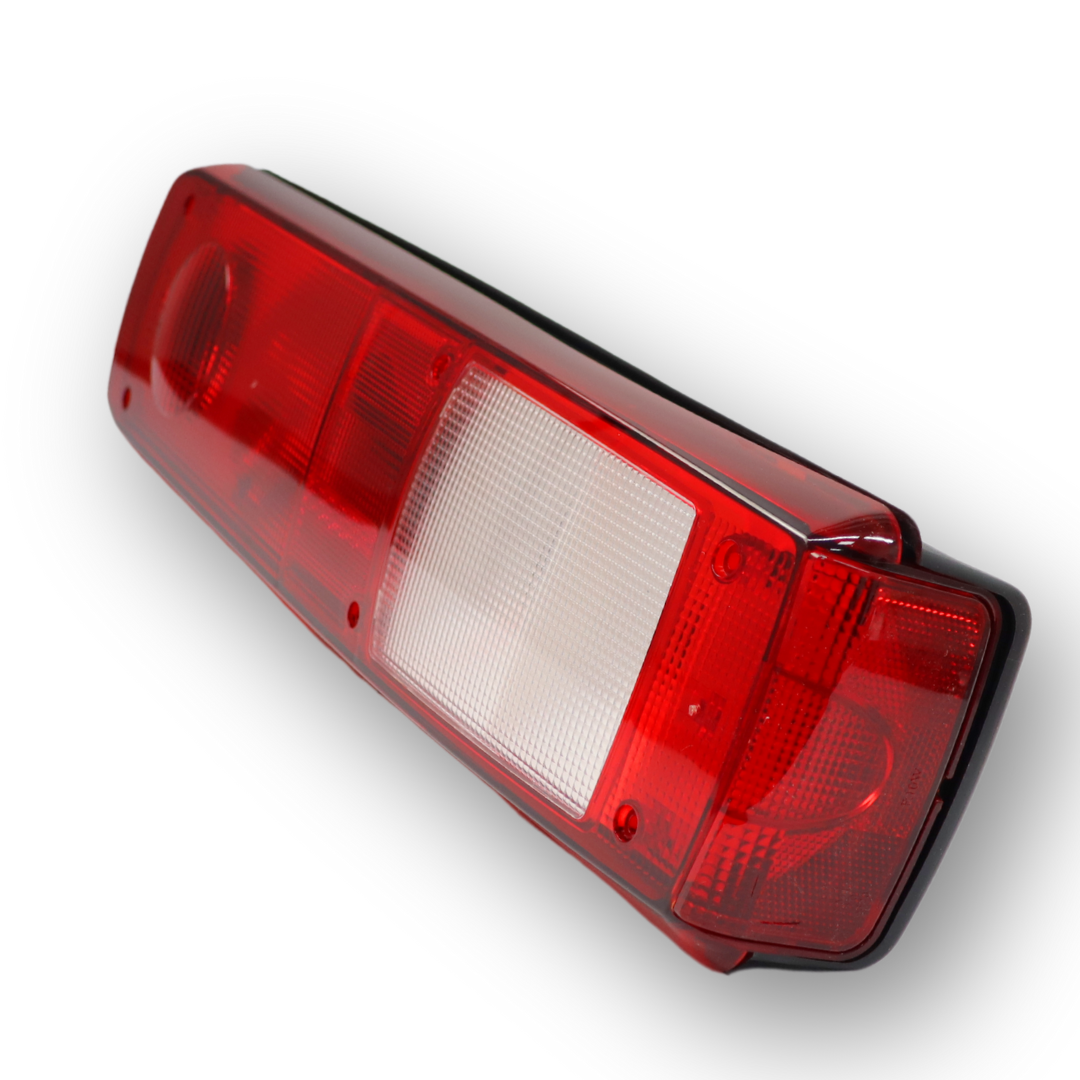 Фонарь задний RENAULT PREMIUM I / II - MAGNUM - KERAX (2006→) \правый\ с разъемом AMP