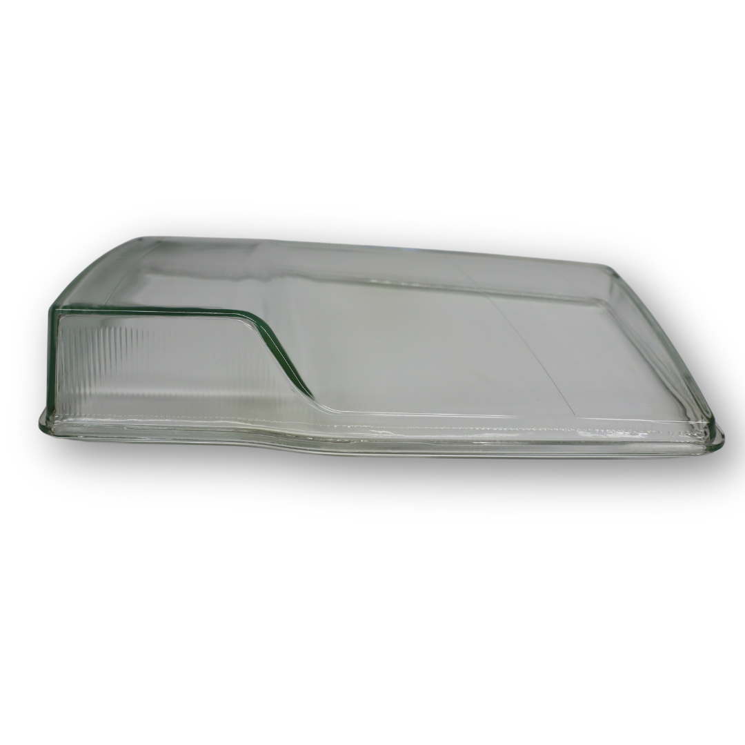 Стекло фары VOLVO FH, FH12, FH16, FM (2002-2008) с уплотнителем, левое (TBM) Стекло фары VOLVO FH, FH12, FH16, FM (2002-2008) с уплотнителем, левое (TBM)