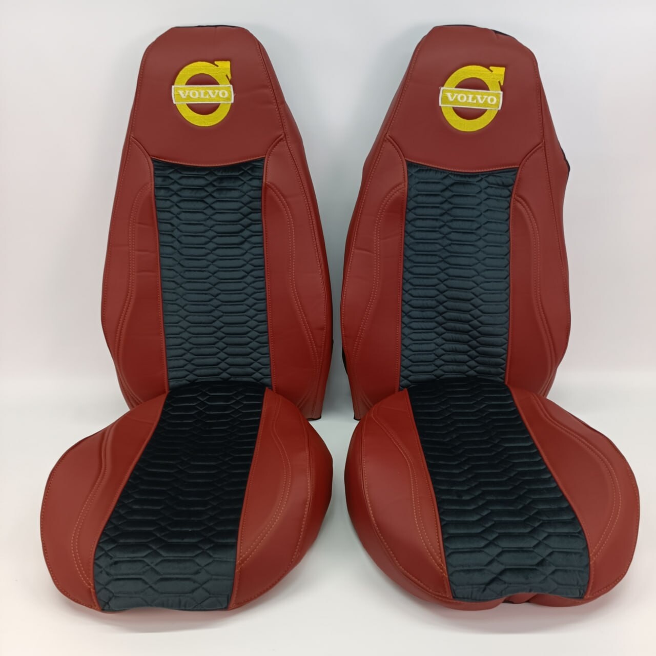 Чохол на сидіння KADIFE Велюр+Екошкіра VOLVO FH FM (2002-2013) червоний Чохол на сидіння KADIFE Велюр+Екошкіра VOLVO FH FM (2002-2013) червоний