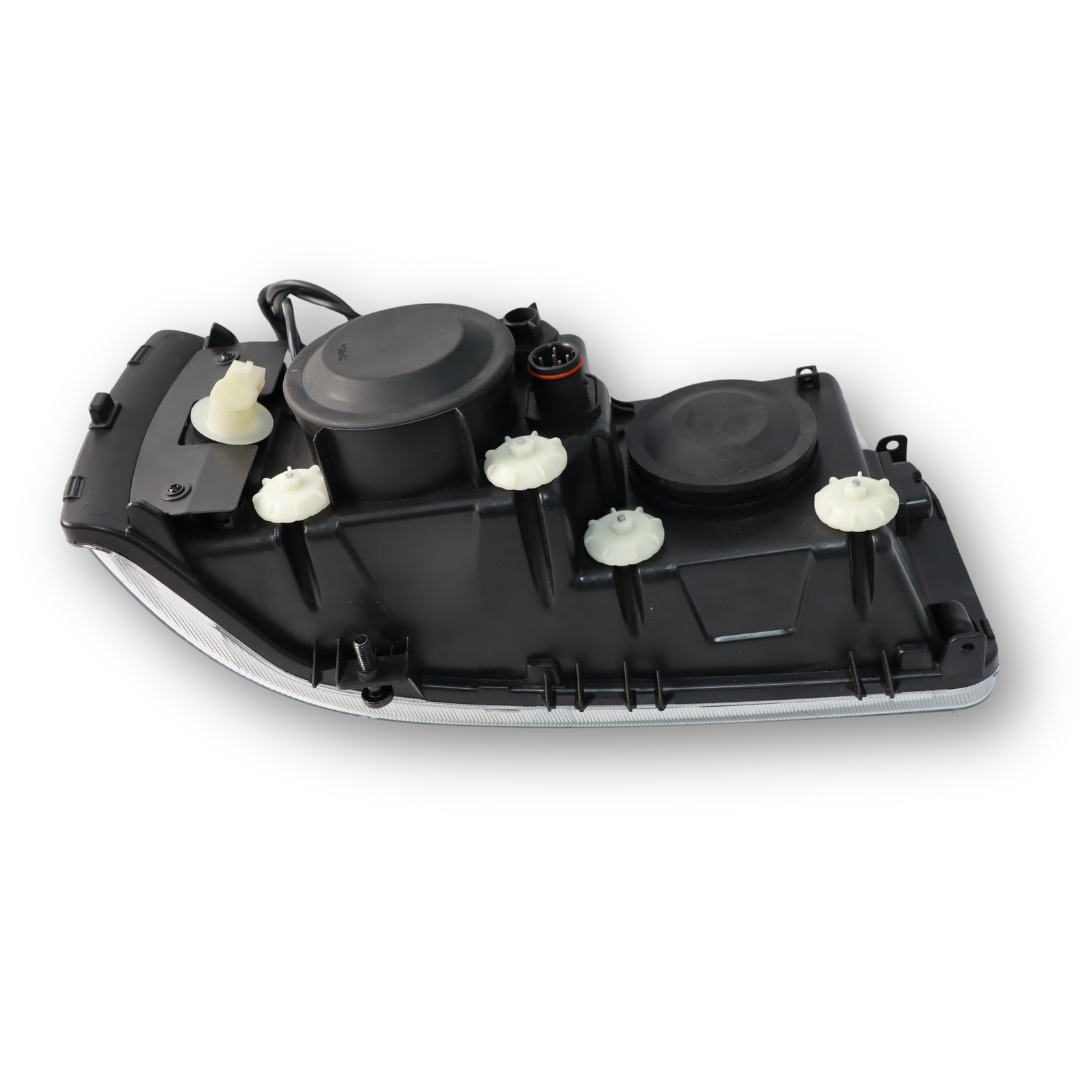 Фара DAF XF 95,105; CF 85 (2002-2013) с ксеноновой линзой, правая (HANLIN) Фара DAF XF 95,105; CF 85 (2002-2013) с ксеноновой линзой, правая (HANLIN)