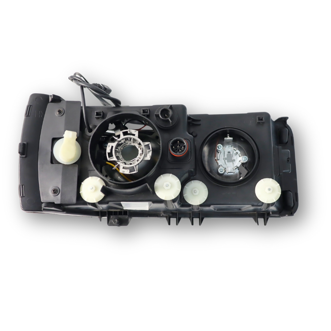 Фара DAF XF 95,105; CF 85 (2002-2013) с ксеноновой линзой, правая (HANLIN) Фара DAF XF 95,105; CF 85 (2002-2013) с ксеноновой линзой, правая (HANLIN)