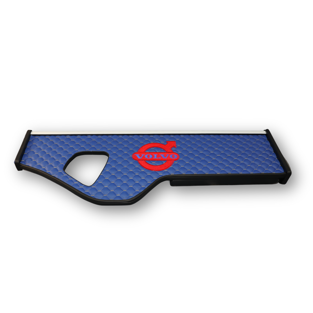 Полиця кабіни довга VOLVO FH 12\16 з 2002; синя; ST - Екошкіра стежка; вся в шкірі; вишивка Полиця кабіни довга VOLVO FH 12\16 з 2002; синя; ST - Екошкіра стежка; вся в шкірі; вишивка