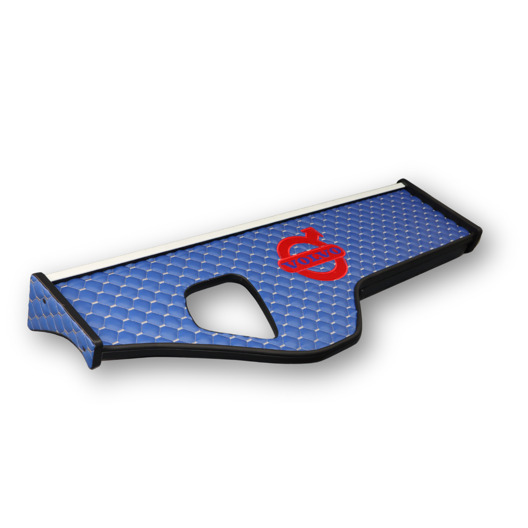 Полиця кабіни довга VOLVO FH 12\16 з 2002; синя; ST - Екошкіра стежка; вся в шкірі; вишивка Полиця кабіни довга VOLVO FH 12\16 з 2002; синя; ST - Екошкіра стежка; вся в шкірі; вишивка