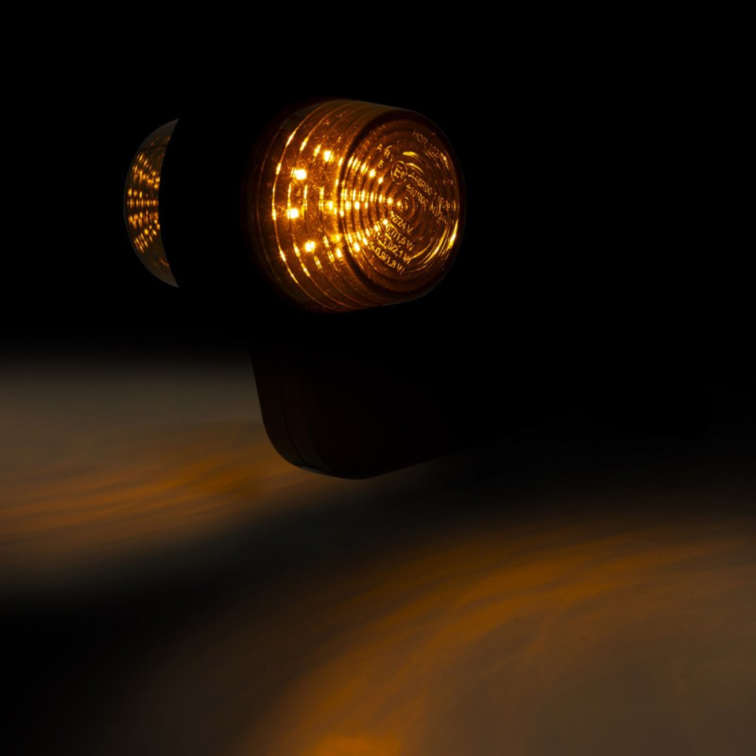 Фонарь габаритный рог LED кривой, желтый, 12/24V «GRAPHITE» (HORPOL) Фонарь габаритный рог LED кривой, желтый, 12/24V «GRAPHITE» (HORPOL)