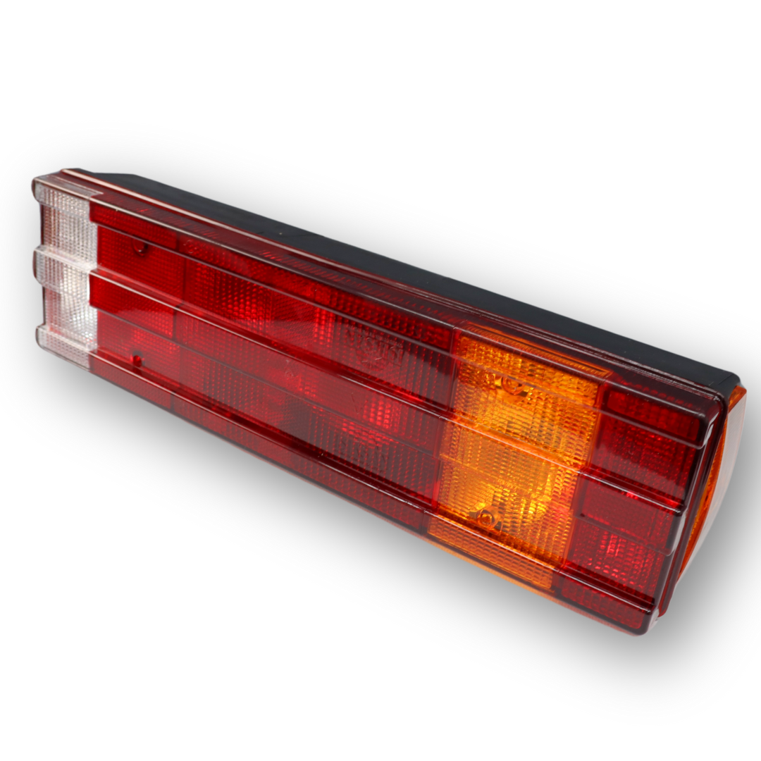 Фонарь задний 0031 с кабелем, правый (ISS 1006)