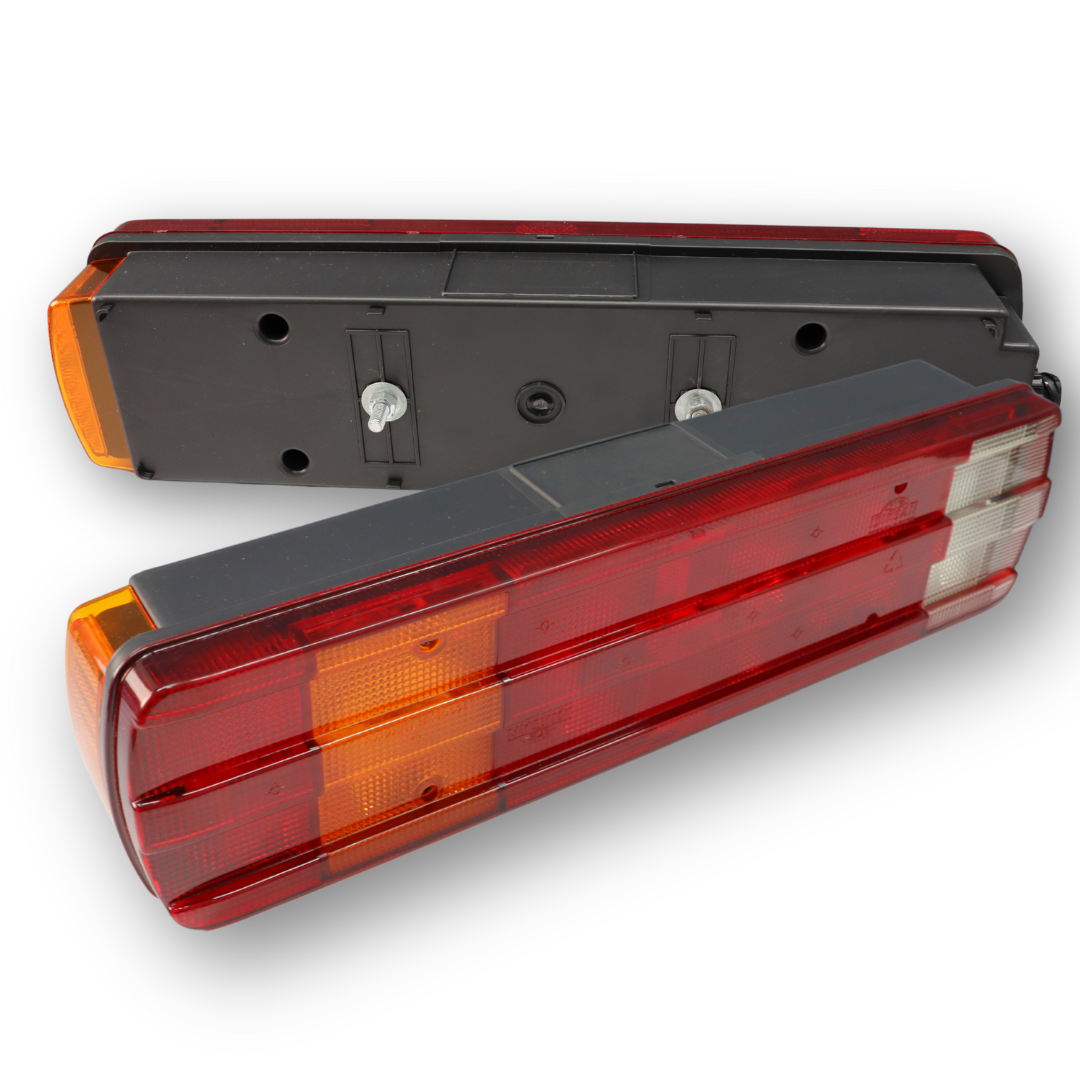 Фонарь задний VOLVO\SCANIA; правый; рифлёное стекло; с разъем "AMP" (ISS) Фонарь задний VOLVO\SCANIA; правый; рифлёное стекло; с разъем "AMP" (ISS)