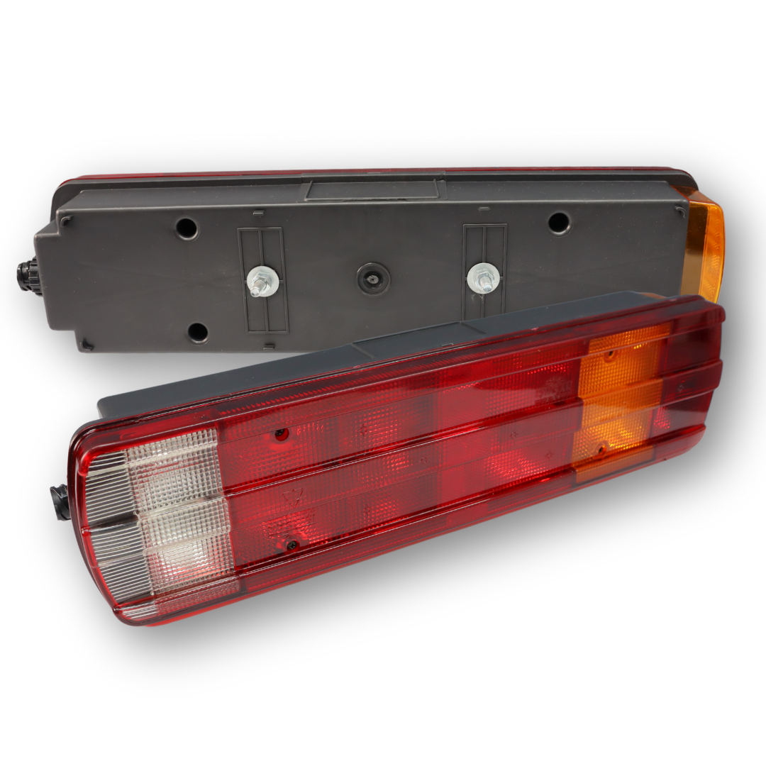 Фонарь задний VOLVO\SCANIA; левый; рифлёное стекло; с разъем "AMP" (ISS) Фонарь задний VOLVO\SCANIA; левый; рифлёное стекло; с разъем "AMP" (ISS)