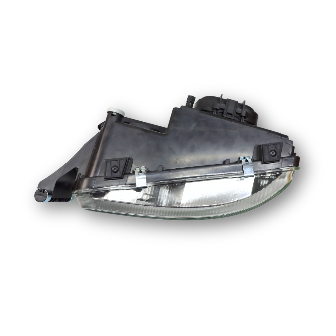 Фара MAN TGA, TGL,TGM, TGS (2000-...) з ущільнювачем, ліва (AYFAR) Фара MAN TGA, TGL,TGM, TGS (2000-...) з ущільнювачем, ліва (AYFAR)