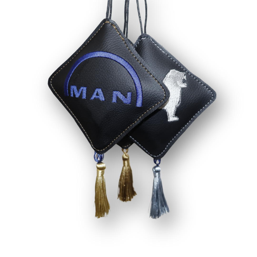 Декоративная подушка-кисточка MAN Декоративная подушка-кисточка MAN