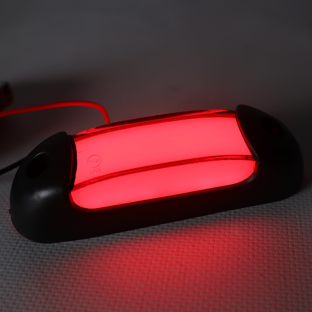 Фонарь габаритный LED; красный; 12-24V Фонарь габаритный LED; красный; 12-24V