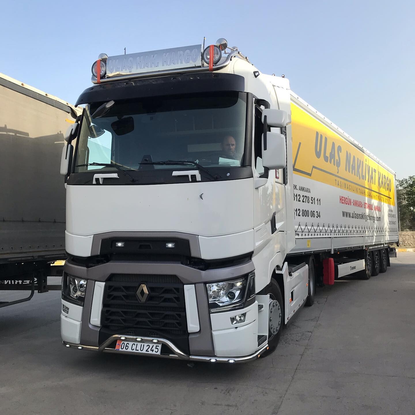 Нижняя дуга бампера RENAULT T Нижняя дуга бампера RENAULT T