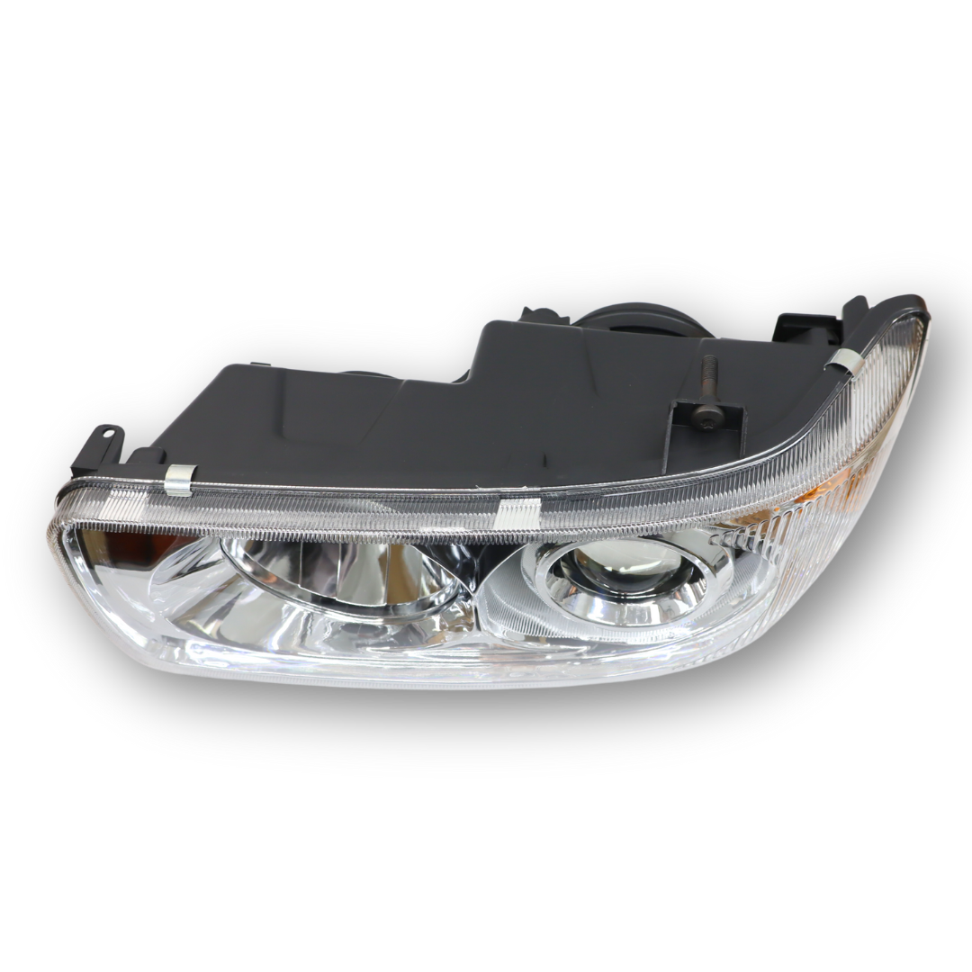 Фара DAF XF 95,105; CF 85 (2002-2013) з ксеноновою лампою, права (C.F.Berg) Фара DAF XF 95,105; CF 85 (2002-2013) з ксеноновою лампою, права (C.F.Berg)