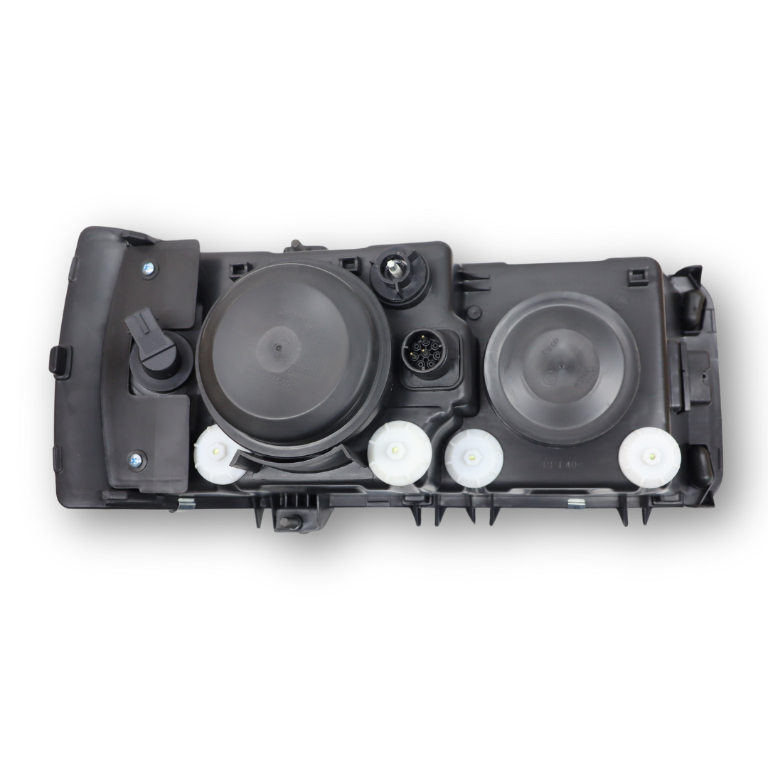 Фара DAF XF 95,105; CF 85 (2002-2013) з ксеноновою лампою, права (C.F.Berg) Фара DAF XF 95,105; CF 85 (2002-2013) з ксеноновою лампою, права (C.F.Berg)