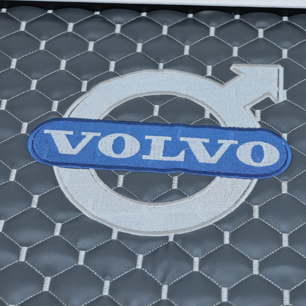 Полка кабины длинная VOLVO FH EURO 6  с 2014г. серая с вышивкой\ST- Экокожа стёжка\
