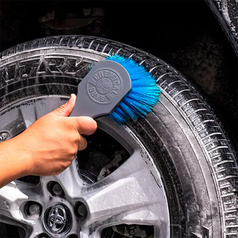 Щетка для очистки шин и жесткого текстурного пластика Cbig Blue Stiffy Heavy Duty Tire Brush