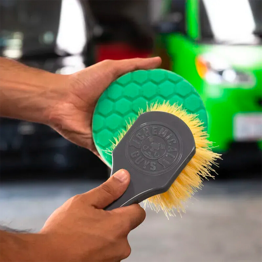 Щетка для чистки ковровых покрытий, тканевой обивки Stiff Heavy Duty Carpet & Interior Brush