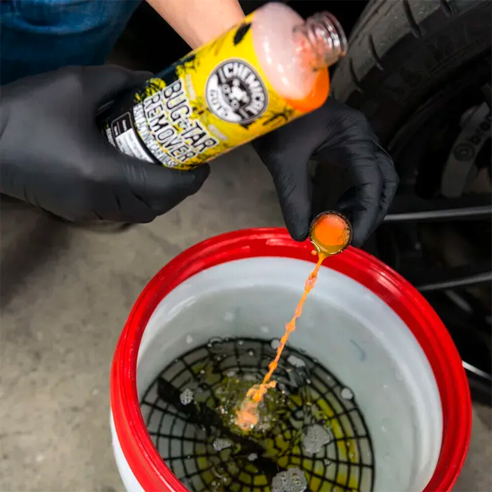 Автошампунь быстродействующий, который очищает смолы и следы от насекомых Bug Plus Tar Remover Heavy Duty Car Wash Shampoo - 1893мл Автошампунь быстродействующий, который очищает смолы и следы от насекомых Bug Plus Tar Remover Heavy Duty Car Wash Shampoo - 1893мл