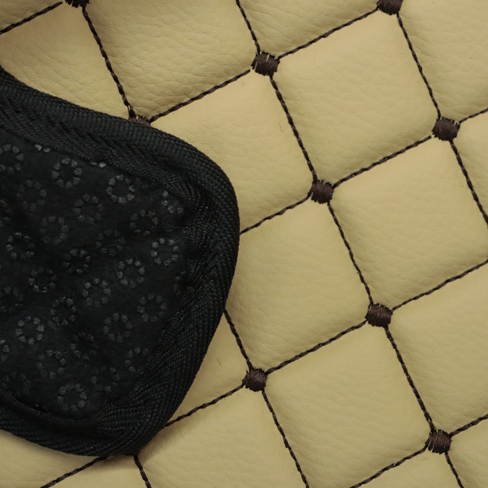 Коврик Экокожа VOLVO FH 2003-2013; МКПП, бежевый, АСП Коврик Экокожа VOLVO FH 2003-2013; МКПП, бежевый, АСП