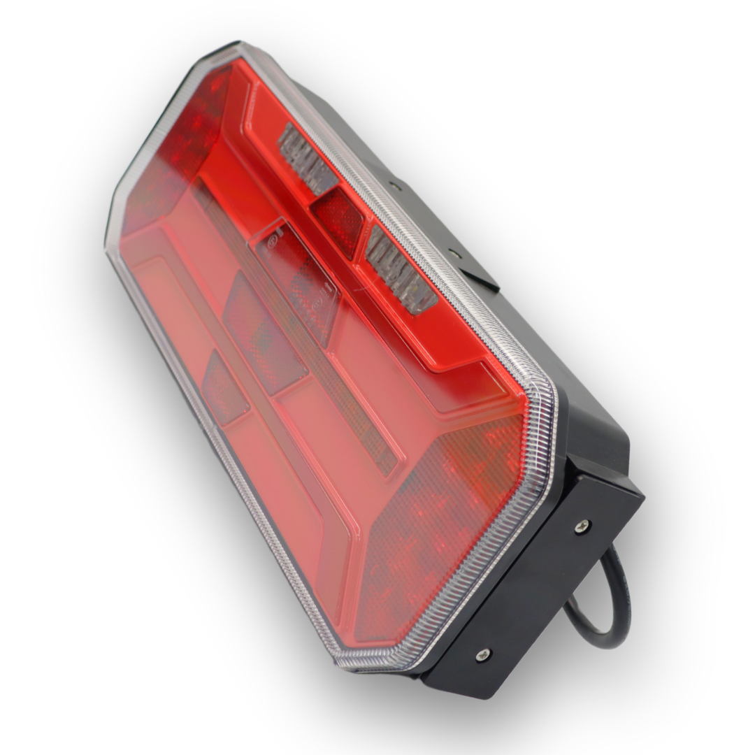 Фонарь задний FERZE 350х131х60 \лев.\ бег.указ.поворота , каб.  подсв. ном.