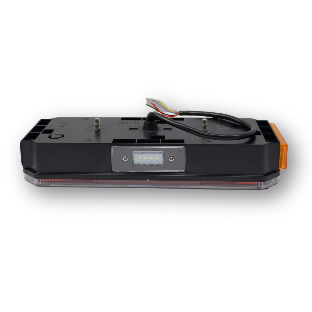 Фонарь задний FERZE 350х131х60 \лев.\ бег.указ.поворота , каб. подсв. ном. Фонарь задний FERZE 350х131х60 \лев.\ бег.указ.поворота , каб. подсв. ном.