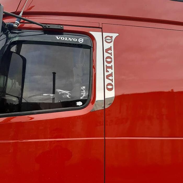 Накладка на кабину спальник- дверь VOLVO Накладка на кабину спальник- дверь VOLVO