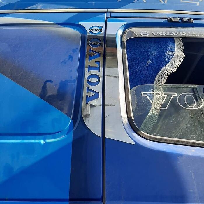 Накладка на кабину спальник- дверь VOLVO Накладка на кабину спальник- дверь VOLVO