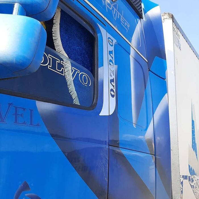 Накладка на кабину спальник- дверь VOLVO Накладка на кабину спальник- дверь VOLVO