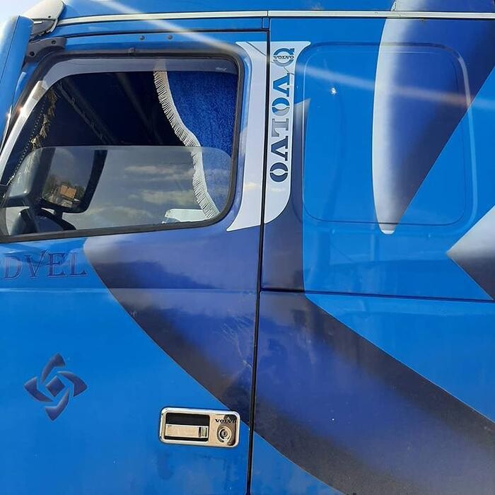 Накладка на кабину спальник- дверь VOLVO Накладка на кабину спальник- дверь VOLVO