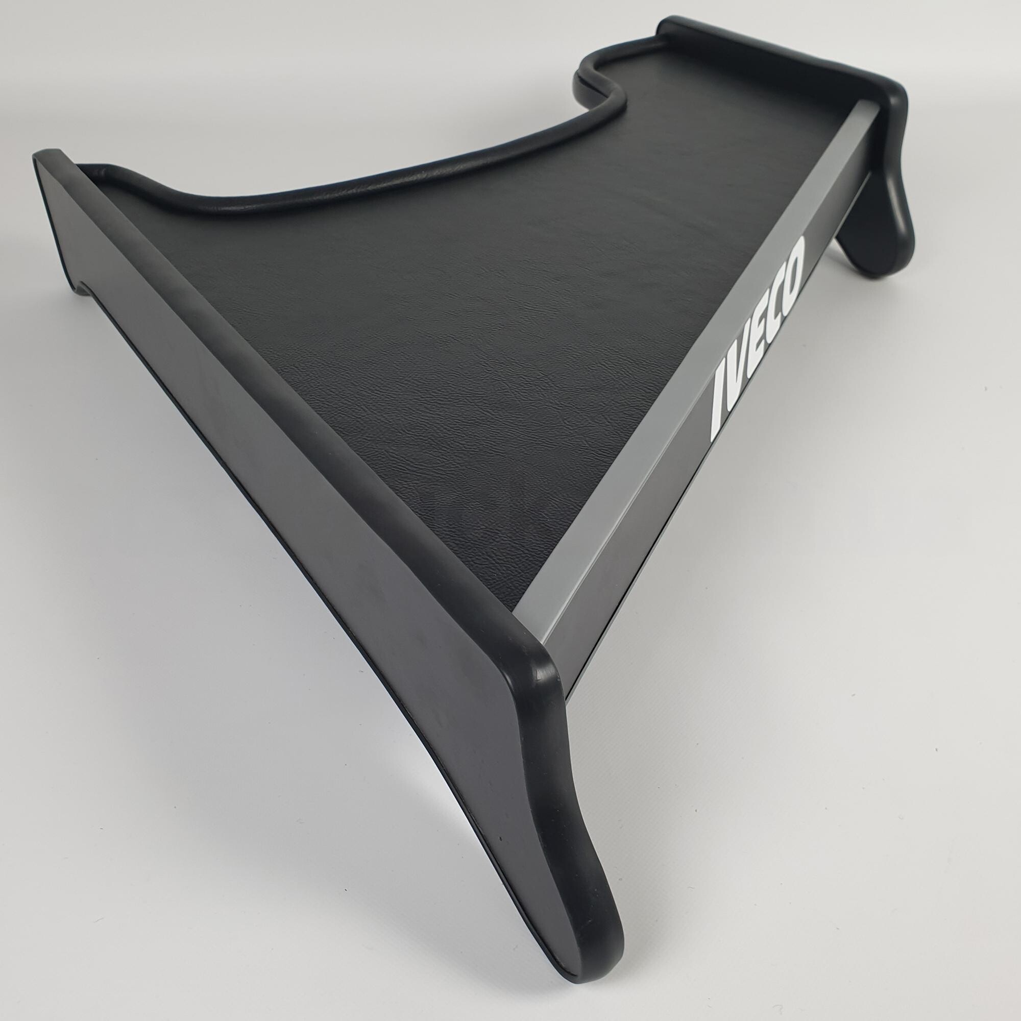 Полка кабины IVECO STRALIS до 2009 г. (с вырезом)\ST- Экокожа\