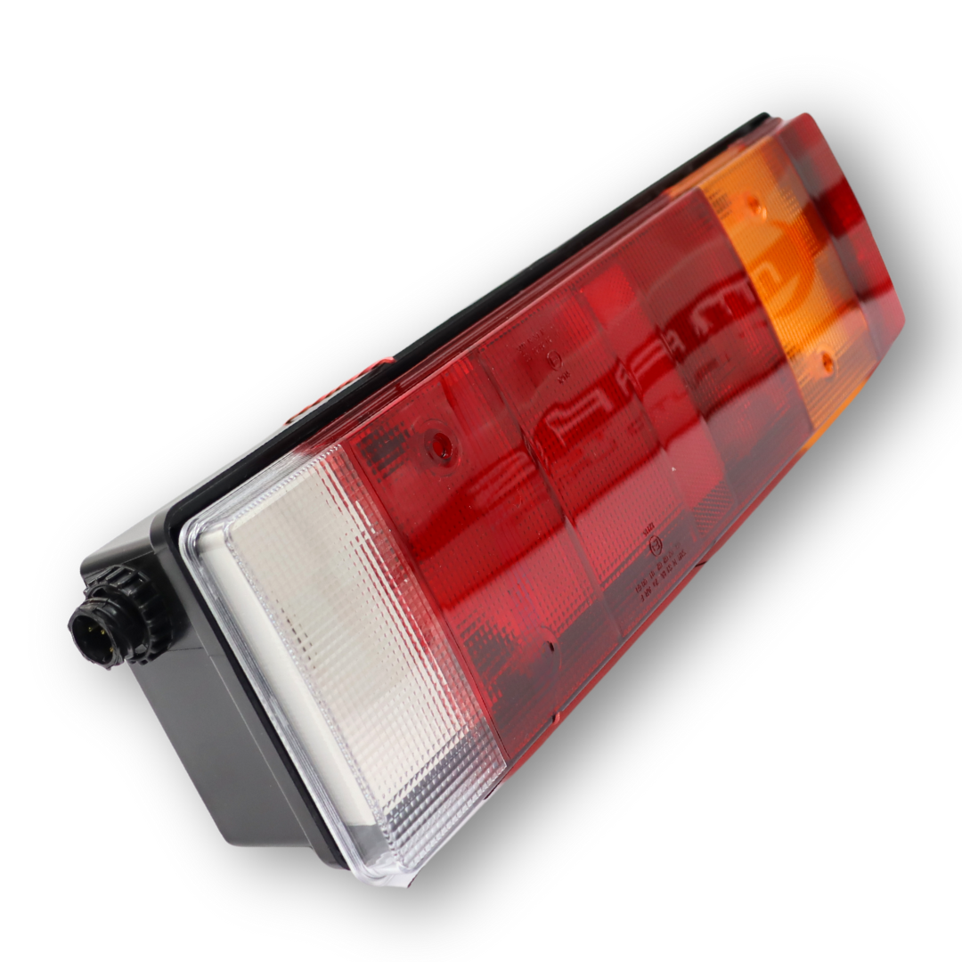 Фонарь задний DAF XF-CF-LF \правый\ с разъемом "AMP" Фонарь задний DAF XF-CF-LF \правый\ с разъемом "AMP"