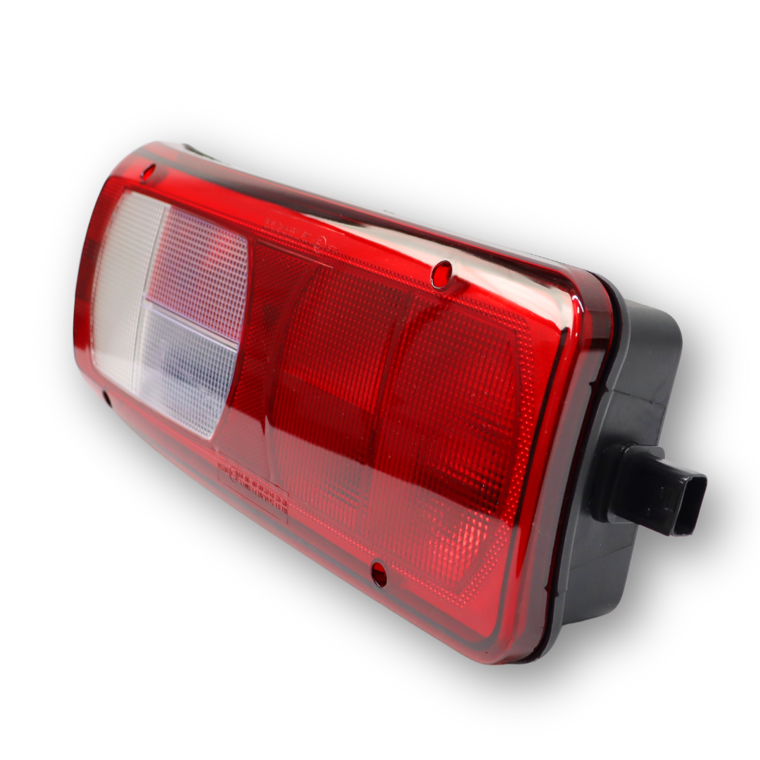 Фонарь задний DAF XF105 Euro 6 (2013→) \левый\ с разъемом "AMP"