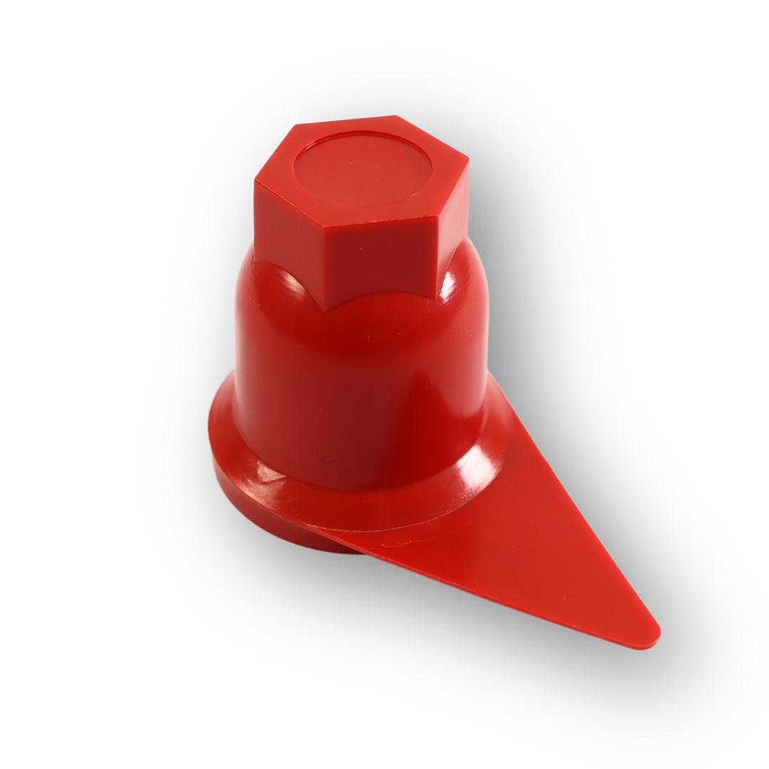 Колпачек на гайку 32 с указателем красный Колпачек на гайку 32 с указателем красный