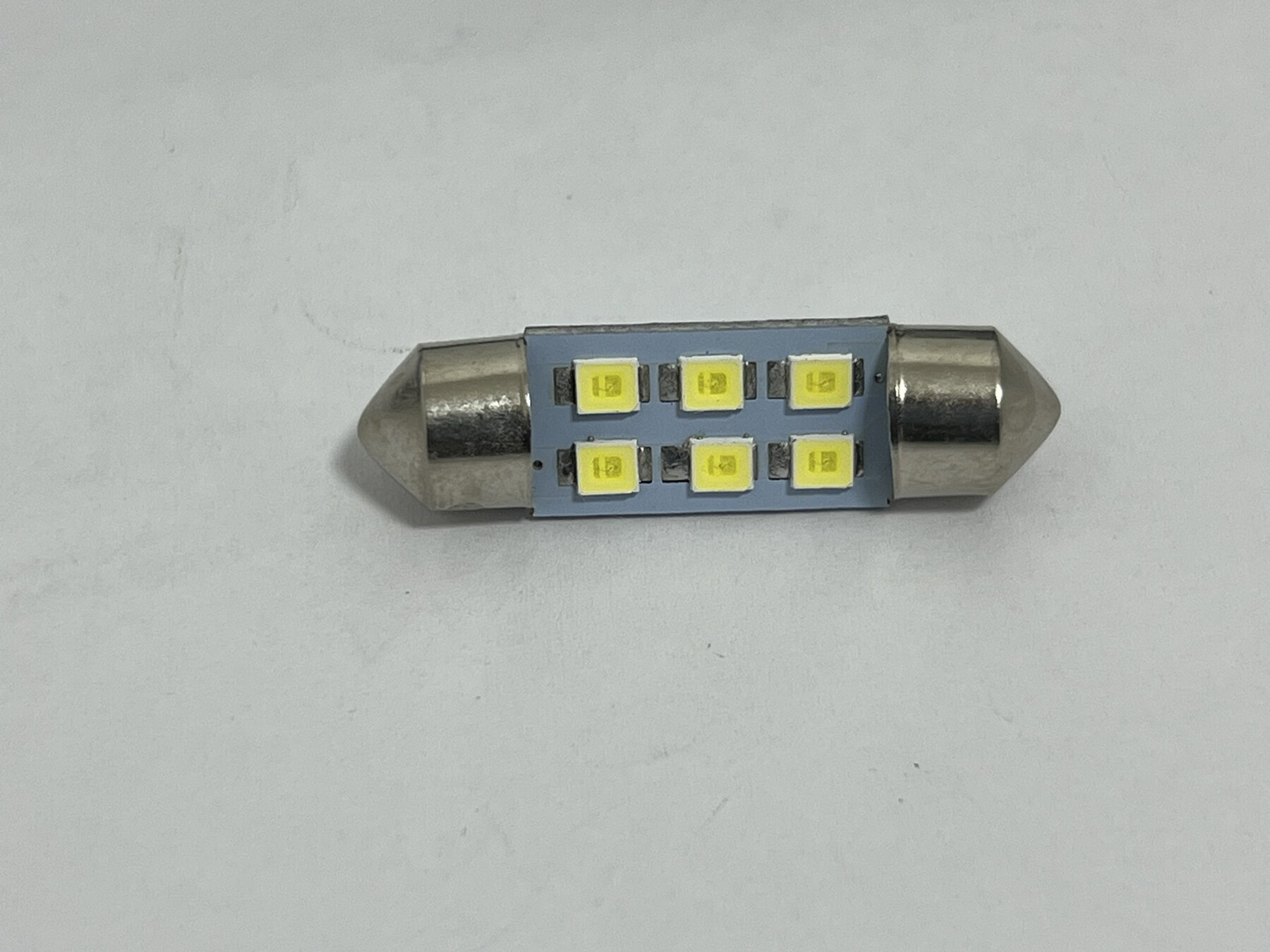 Лампочка  LED AC24V 6 диод. (салон) T8X36 SV8,5 Лампочка  LED AC24V 6 диод. (салон) T8X36 SV8,5