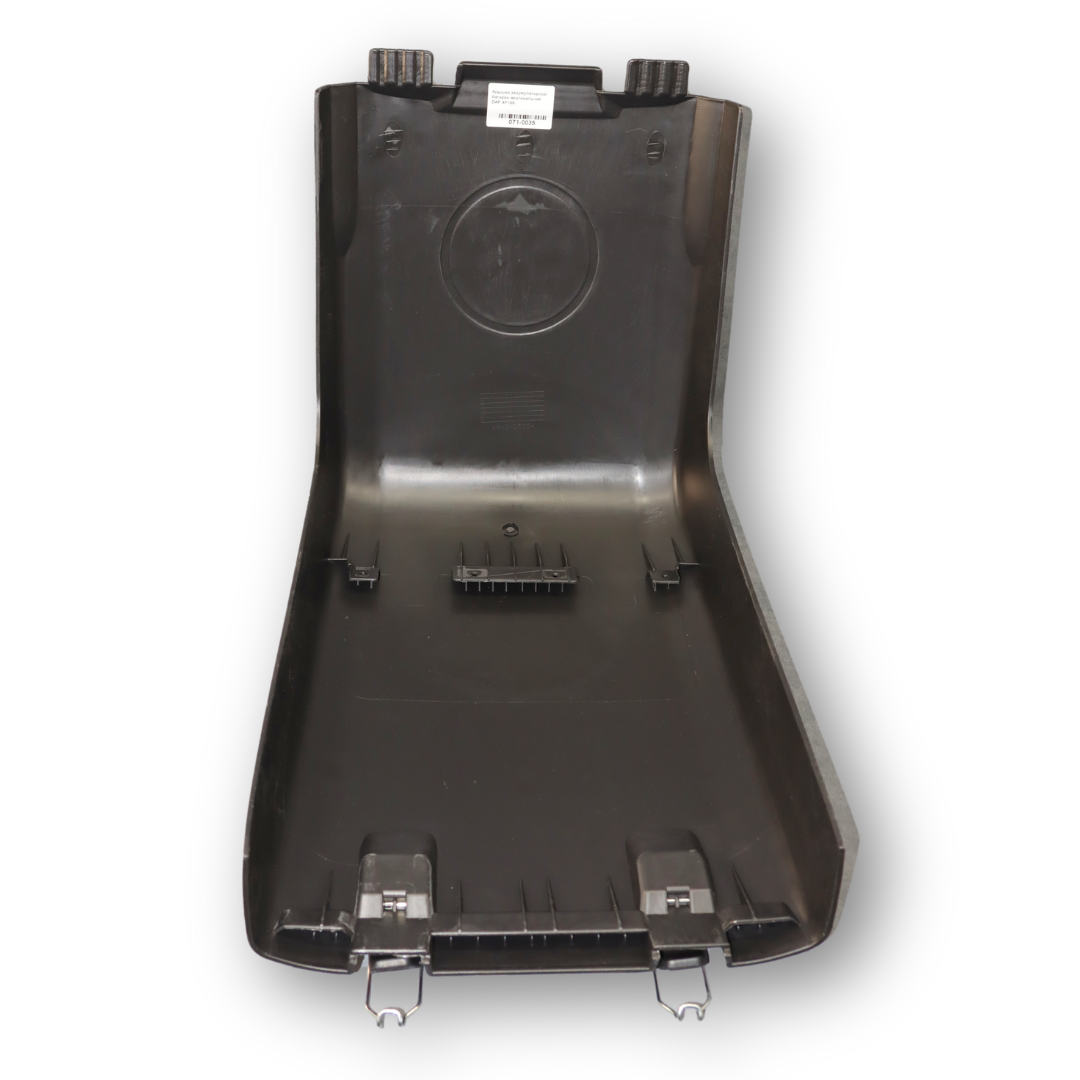 Крышка аккумуляторной батареи вертикальная DAF XF106 Крышка аккумуляторной батареи вертикальная DAF XF106