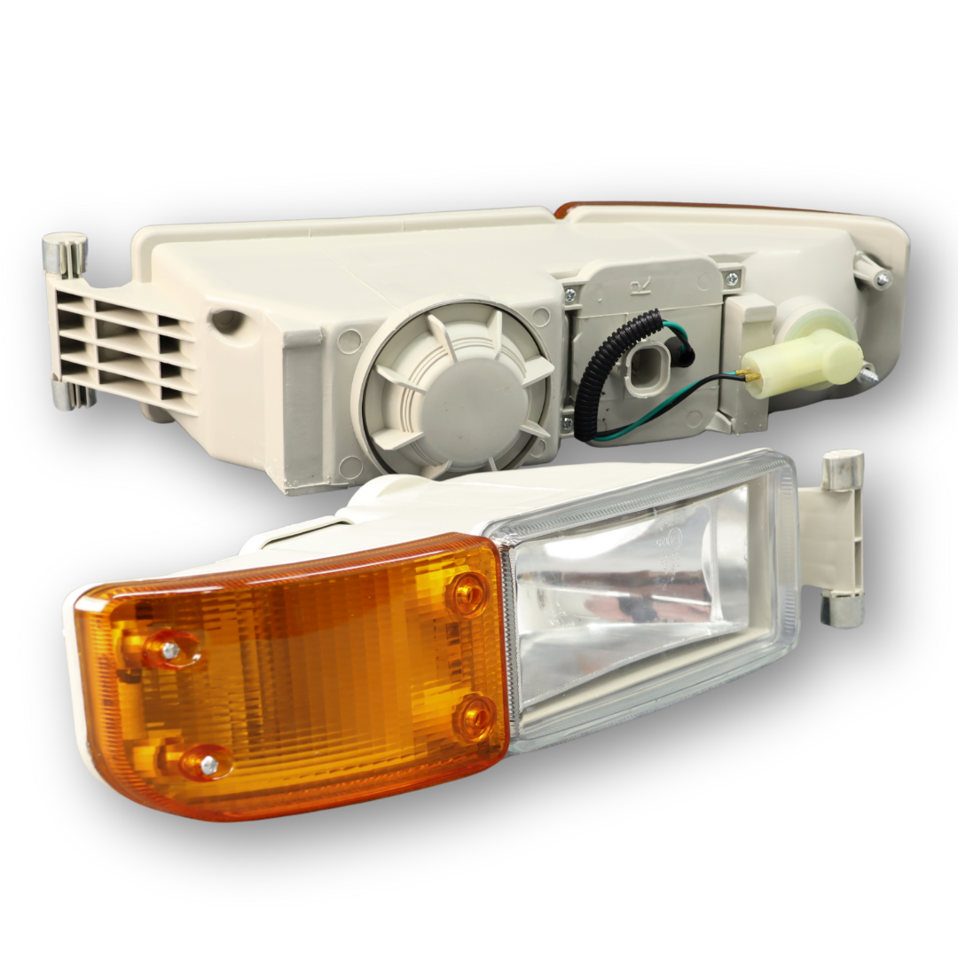 Фара противотуманная MAN TGA, TGL I, TGM I, TGS I, TGX I, L2000, LION'S (1993-) H4, PY21W, с жёлтым поворотником, правая Фара противотуманная MAN TGA, TGL I, TGM I, TGS I, TGX I, L2000, LION'S (1993-) H4, PY21W, с жёлтым поворотником, правая