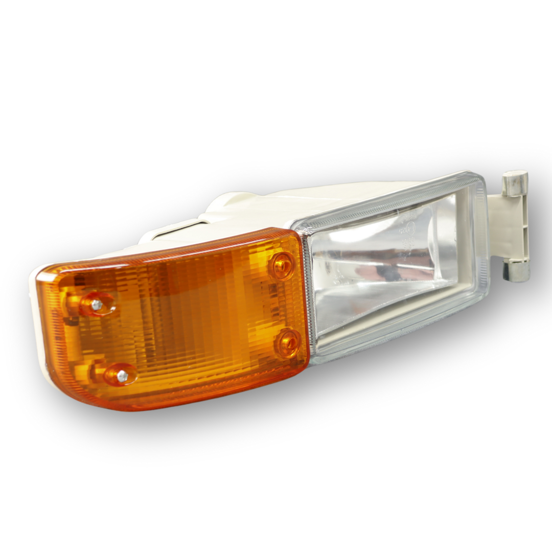 Фара противотуманная MAN TGA, TGL I, TGM I, TGS I, TGX I, L2000, LION'S (1993-) H4, PY21W, с жёлтым поворотником, правая Фара противотуманная MAN TGA, TGL I, TGM I, TGS I, TGX I, L2000, LION'S (1993-) H4, PY21W, с жёлтым поворотником, правая