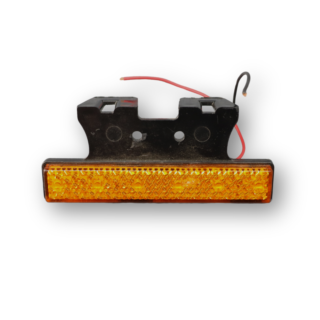 Фонарик габаритный 24V желтый L0135 (115*20* 50) Фонарик габаритный 24V желтый L0135 (115*20* 50)