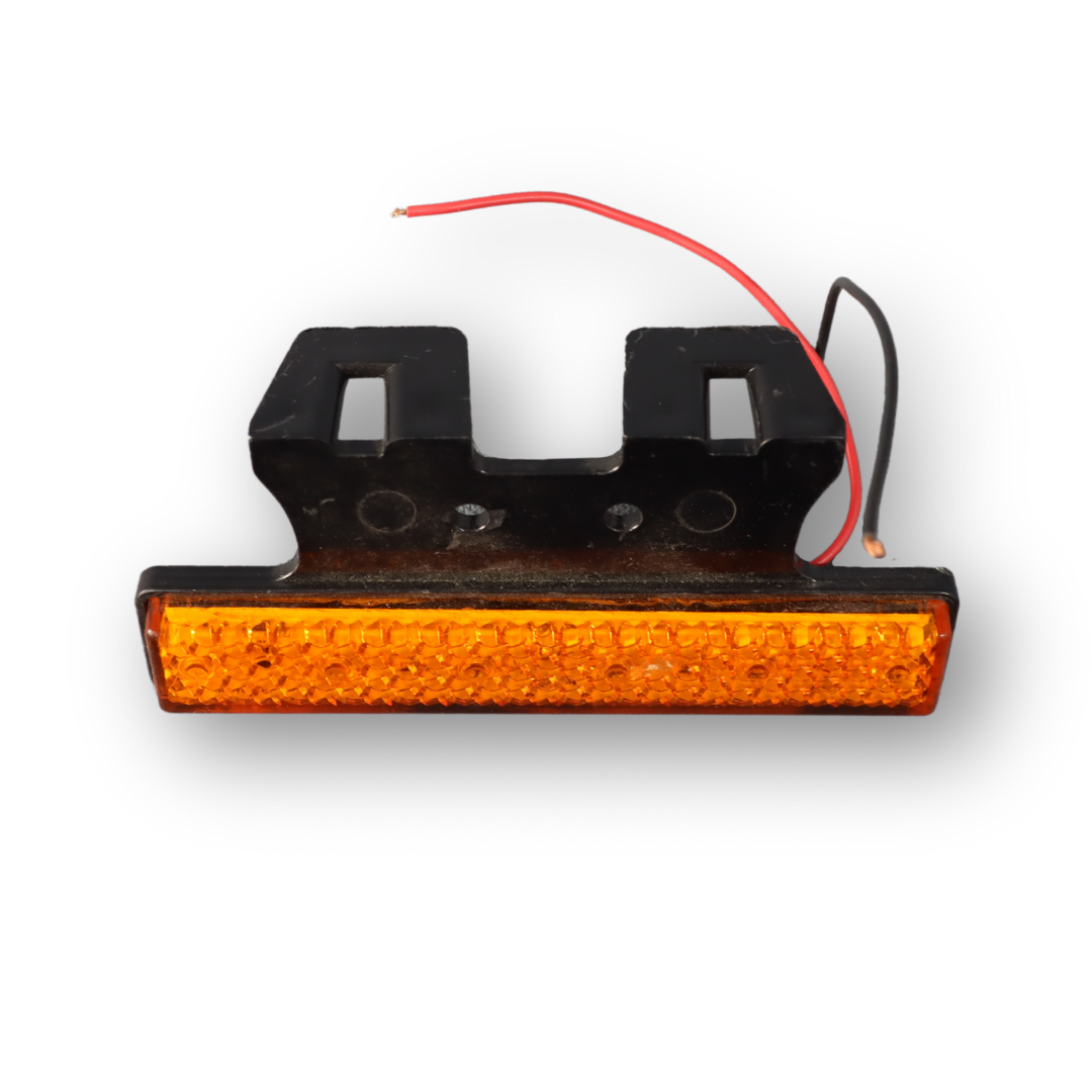 Фонарик габаритный 24V желтый L0135 (115*20* 50) Фонарик габаритный 24V желтый L0135 (115*20* 50)