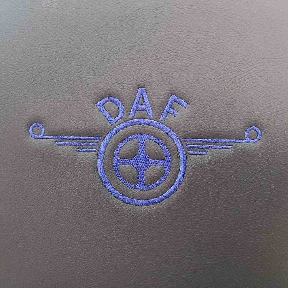 Чохол на сидіння KADIFE Велюр+Екошкіра DAF XF95 105 CF85 75 65 LF (2002-2012) синій Чохол на сидіння KADIFE Велюр+Екошкіра DAF XF95 105 CF85 75 65 LF (2002-2012) синій