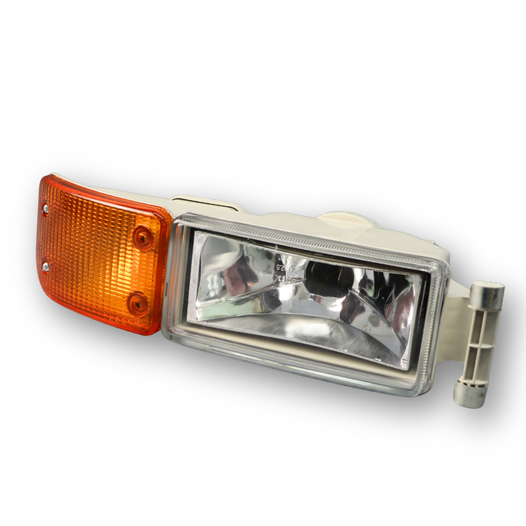 Фара противотуманная MAN TGA, TGL I, TGM I, TGS I, TGX I, L2000, LION'S (1993-) H4, PY21W, с жёлтым поворотником, правая Фара противотуманная MAN TGA, TGL I, TGM I, TGS I, TGX I, L2000, LION'S (1993-) H4, PY21W, с жёлтым поворотником, правая