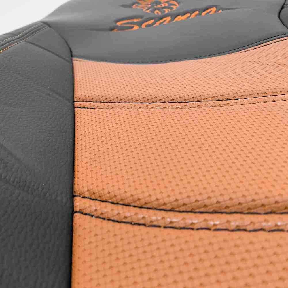 Чохол на сидіння SCANIA R,G,P (2004-2017) водій пілот - пас. складне, перфор.шкіра коричн. Чохол на сидіння SCANIA R,G,P (2004-2017) водій пілот - пас. складне, перфор.шкіра коричн.