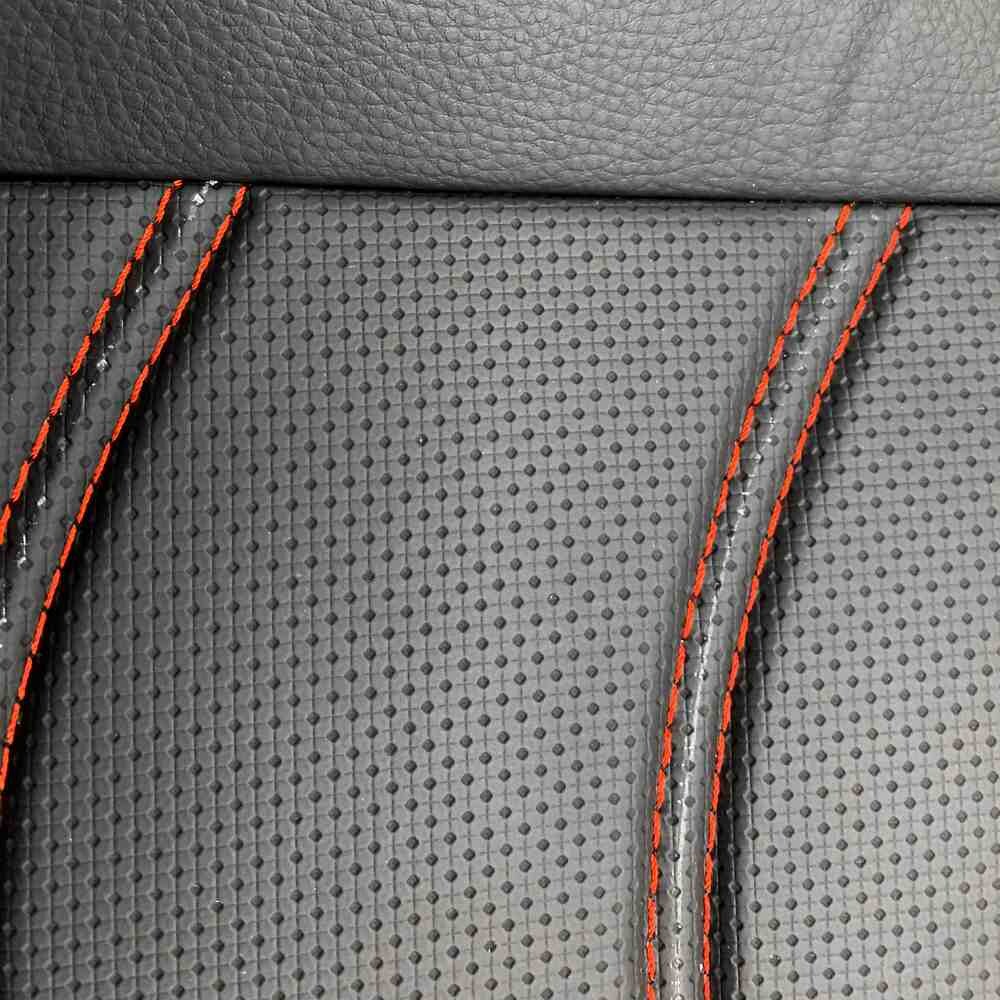 Чохол на сидіння SCANIA R,G,P (2004-2017) водій пілот - пас. складне, перфор.шкіра чорн. Чохол на сидіння SCANIA R,G,P (2004-2017) водій пілот - пас. складне, перфор.шкіра чорн.