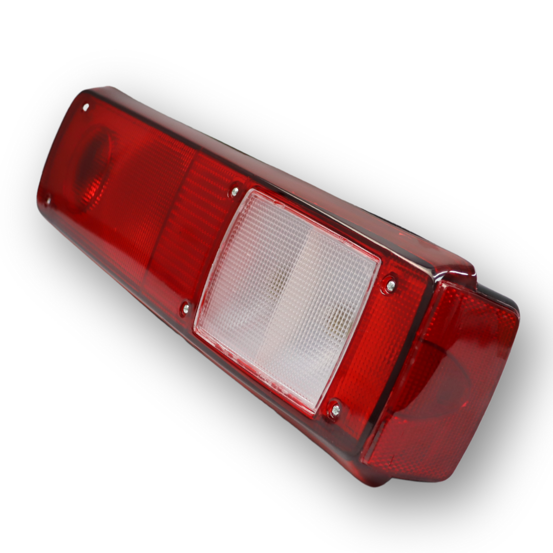 Фонарь задний RENAULT PREMIUM I / II - MAGNUM - KERAX (2006→) с разъемом AMP \правый\