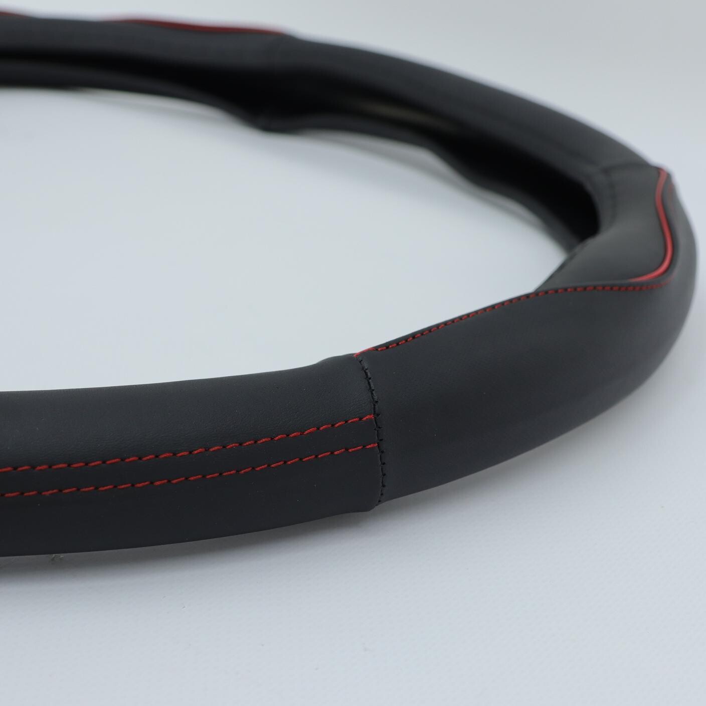 Оплетка руля XXL  45 (кожа) красная строчка