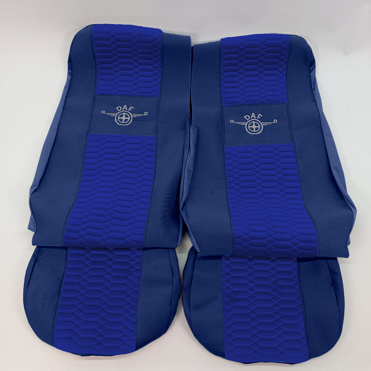 Чехол на сиденья KADIFE Велюр+Ткань DAF XF105 106 XG CF85 LF (2013-2024) шир. спинка синий Чехол на сиденья KADIFE Велюр+Ткань DAF XF105 106 XG CF85 LF (2013-2024) шир. спинка синий