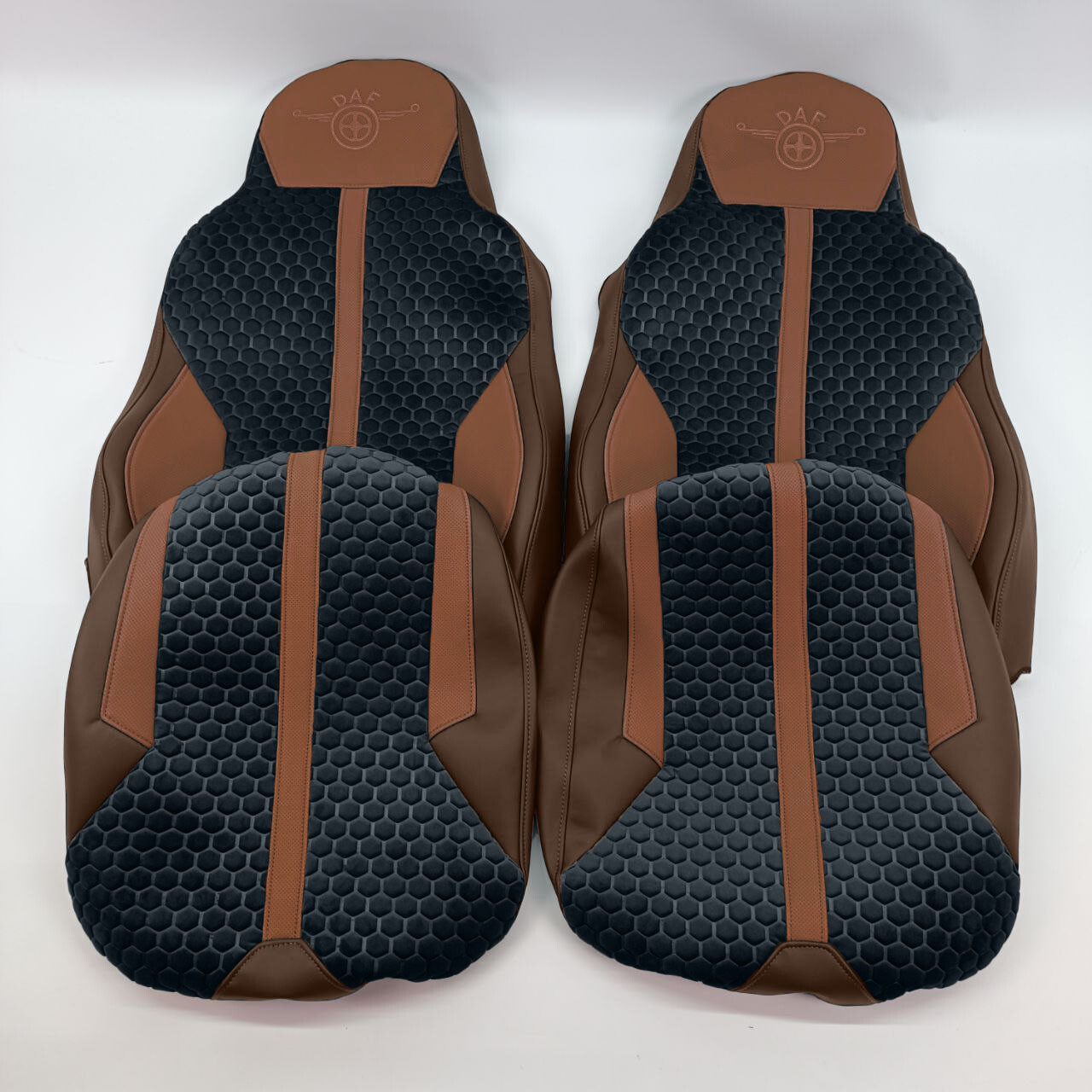 Чехол на сиденья Enterprise DAF XF95 105 CF85 75 65 LF (2002-2012) коричневый Чехол на сиденья Enterprise DAF XF95 105 CF85 75 65 LF (2002-2012) коричневый