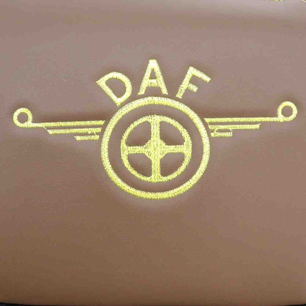 Чехол на сиденья Chess DAF XF105 106 XG CF85 LF (2013-2024) коричневая кожа- черный велюр